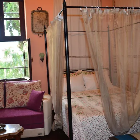 Hotel Cunda Zehra Teyzenin Evi 2*
