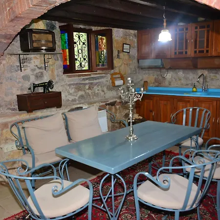 Hotel Cunda Zehra Teyzenin Evi 2*