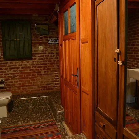 Hotel Cunda Zehra Teyzenin Evi 2*